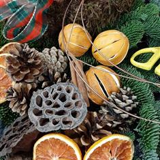 Tuesday 25th November 1800hrs  Traditional Pine Door Wreath 